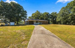 1015 Smokey Rd, Cherokee, AL 35616