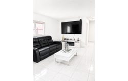 380 W 45th St, Hialeah, FL 33012