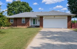221 E New Melville Road, Willard, MO 65781