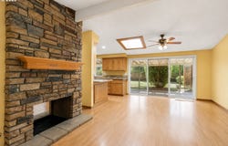 512 CARDINAL Way, Springfield, OR 97477
