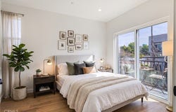 1227 June St, Hollywood, CA 90038