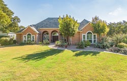 225 Sherry Lane, Burleson, TX 76028