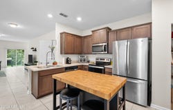 893 CAPITOL Parkway, Jacksonville, FL 32218