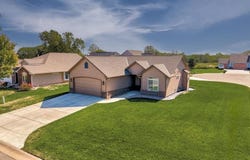 4426 Niblick Dr, Winfield, KS 67156