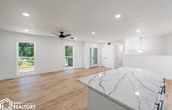 1109 W Van Buren, Centerville, IA 52544