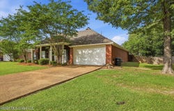 215 Old Town Lane, Brandon, MS 39042