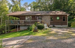 65 Sloan St, Franklin, NC 28734