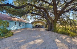 616 Lay Rd, Lockhart, TX 78644