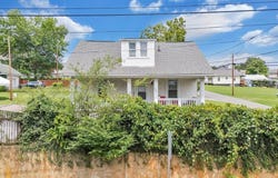404 9th St, Altavista, VA 24517