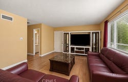 18601 Collins, Tarzana, CA 91356