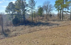 Holcomb St, HOLLOW ROCK, TN 38342