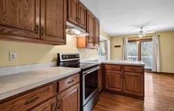 3945 SW 40th St, Topeka, KS 66610