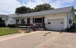 904 S 6Th Street, Fairfield, IA 52556