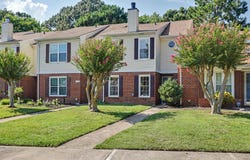 668 Hollomon Dr, Hampton, VA 23666