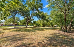 917 Proctor St, Lockhart, TX 78644