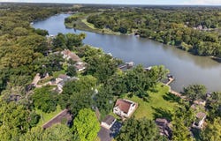 220 Hickory Nut Grove Lane, Cary, IL 60013