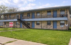 1706 W Cameron Ave, Rockdale, TX 76567
