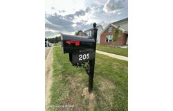 205 Tex Ave, Fairdale, KY 40118