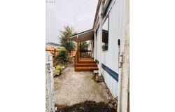 15505 OCEANVIEW Dr, Brookings, OR 97415