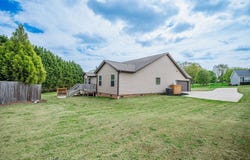 104 Millstone Dr, Campobello, SC 29322