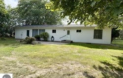1307 S State Road, Ithaca, MI 48847