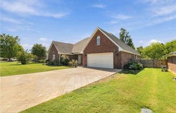 214 Center Drive, Lowell, AR 72745