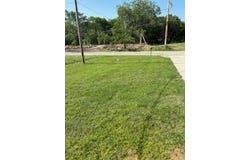 107 E Miller, Whitewright, TX 75491