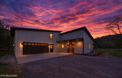 1483 Reagan Valley Rd, Tellico Plains, TN 37385