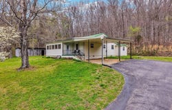 1447 Dry Shave Rd, Mcminnville, TN 37110