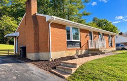 5028 Sunny Side Dr, Roanoke, VA 24018