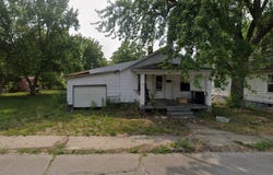 654 N Avenue B, Canton, IL 61520