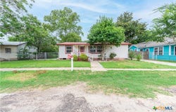 205 N Mesquite Avenue, Luling, TX 78648