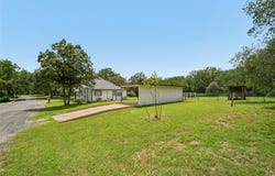 406 Live Oak St, Smithville, TX 78957