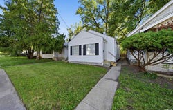 1218 E FORREST HILL Avenue, Peoria, IL 61603