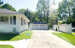 3300 Helmsdale Drive, Springfield, OH 44312