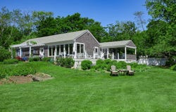 16 Frog Hollow, Vineyard Haven, MA 02568