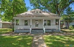 407 E 7th Street, Cameron, TX 76520