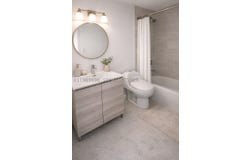 915 NE 199th St, Miami, FL 33179