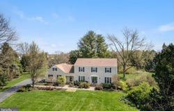 4 HARDLEY Drive, CRANBURY, NJ 08512