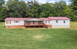5308 Thornspring Rd, Pulaski, VA 24301