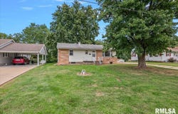 660 S MEMORIAL Street, Pittsfield, IL 62363