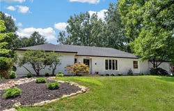8224 Linden Drive, Prairie Village, KS 66208
