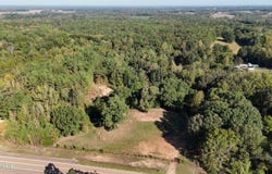 8825 STATE ROUTE 100 E, Jacks Creek, TN 38347