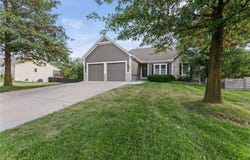 1005 Hidden Meadows Drive, Paola, KS 66071
