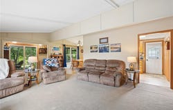 181 Center Point Dr, Montezuma, IA 50171