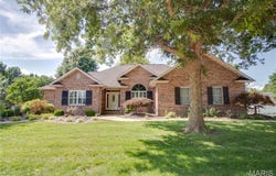 1400 White Oak Trail, Godfrey, IL 62035