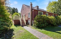 2 Plummer Lane, Kennebunk, ME 04043