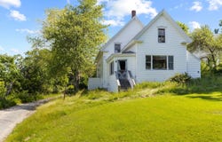 9 Lower Road, Harpswell, ME 04066