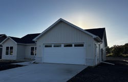 1221 PARKVIEW Drive, Eureka, IL 61530