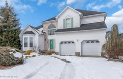 18 Lysbeth Lane, Matawan, NJ 07747
